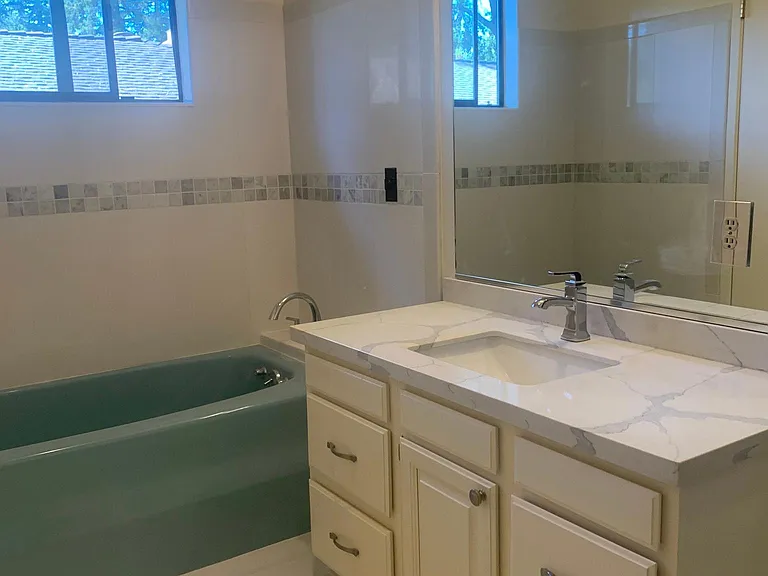 752 Edge Ln — Photo 24