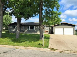1102 S 8th Ave, Vinton, IA
