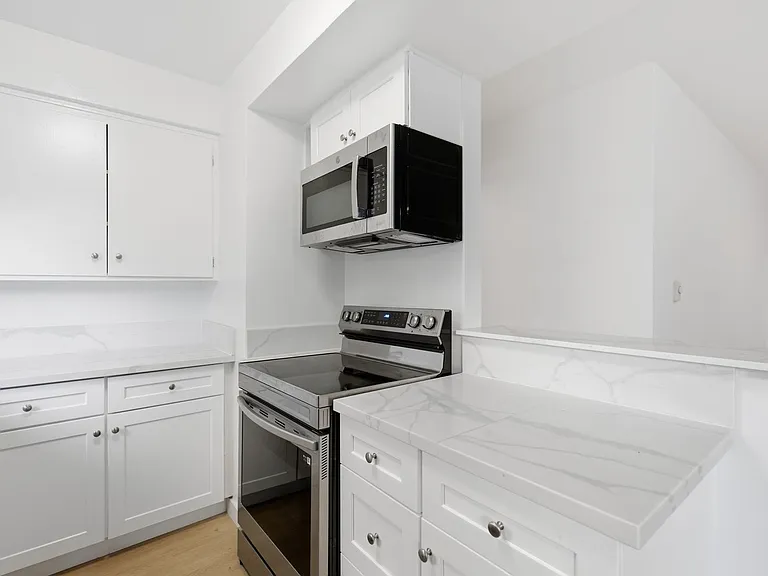 6640 Darby Ave — Photo 33