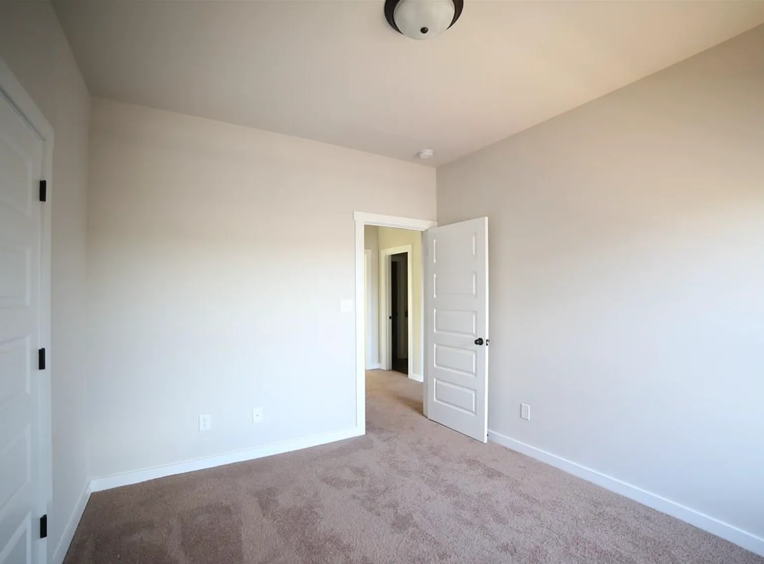 5 bed, 2.5 bath, 2193 sqft, $3,295 — Photo 3