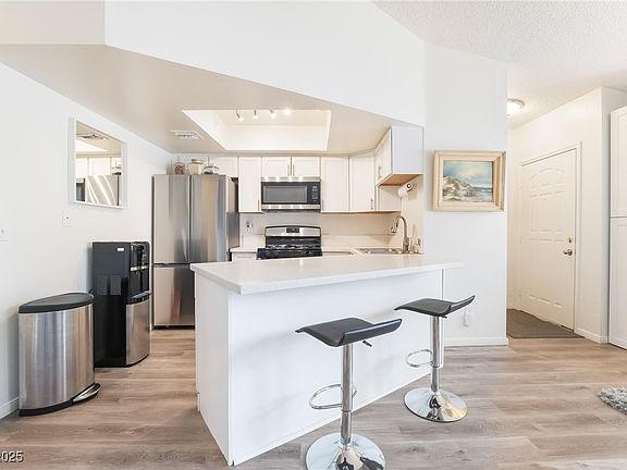 5th image of 515 Kristin Ln