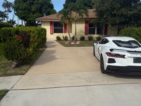1384 Riverside Cir