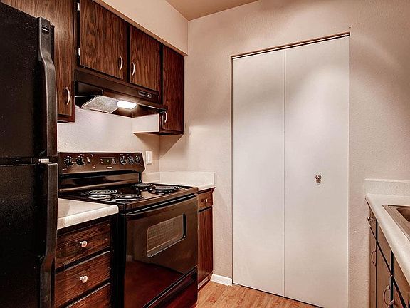 3rd image of 5839 Pierce St #37304