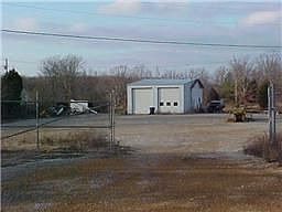 4th image of 411 Swan Ave