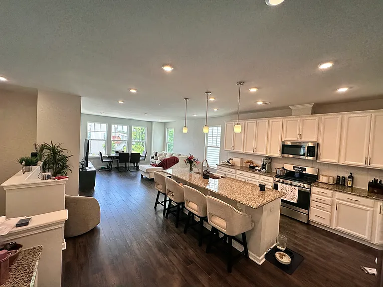 2806 Saltaire Ave #2806 — Photo 3