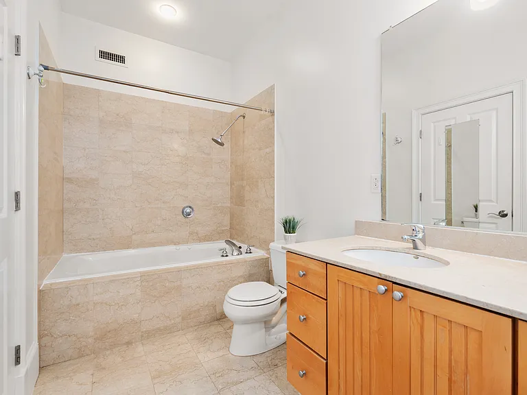 714 E 4th St #3 — Photo 10