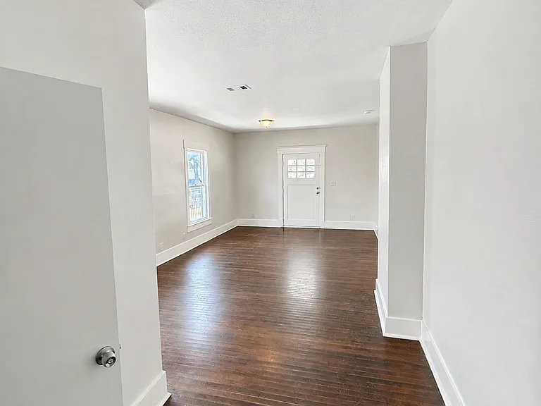 2614 May St — Photo 7