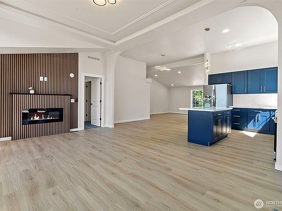 5th image of 308 295th Street S