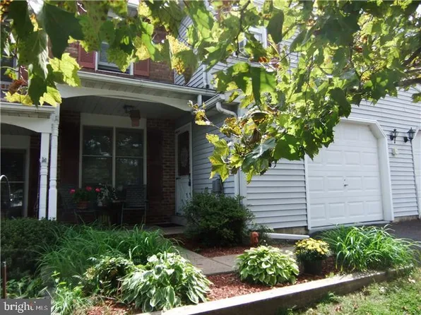 7 Grove Cir, Sellersville, PA 18960