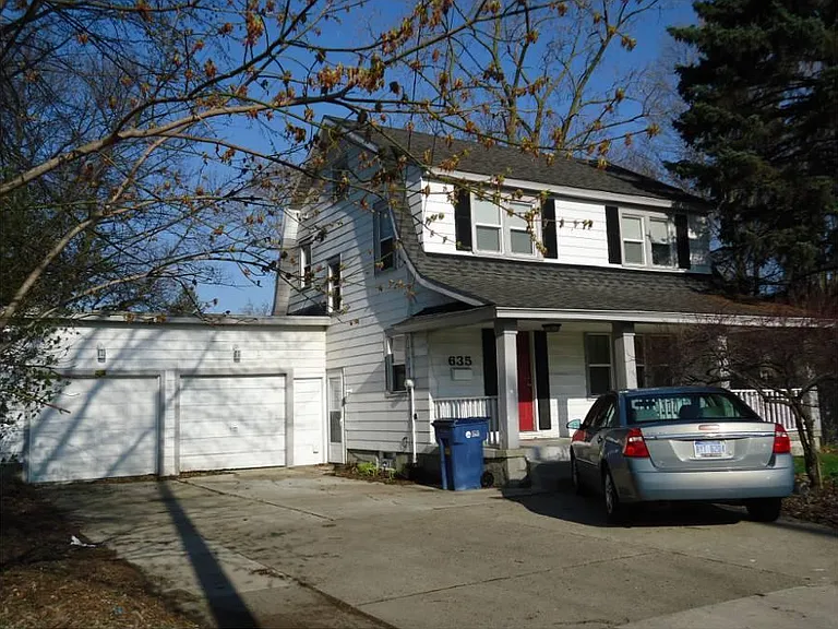 635 Fuller Ave NE — Photo 3