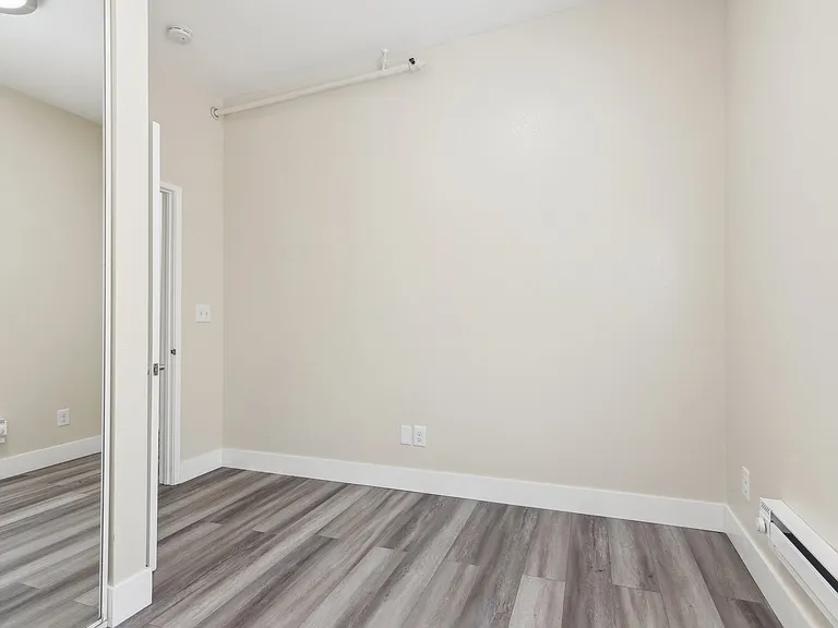 2070 University Avenue — Photo 7