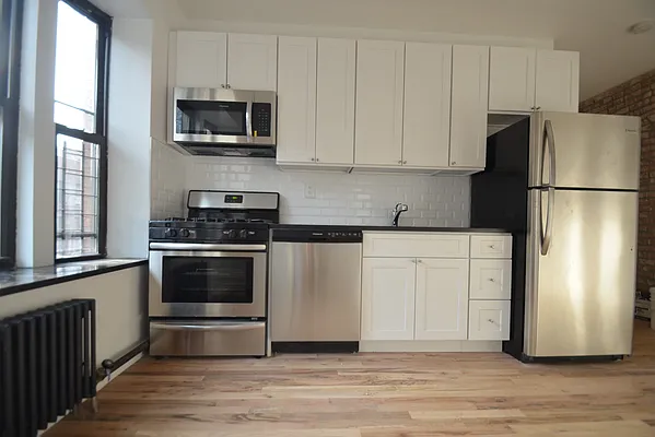 Rented by CITY SKYLINE REALTY INC | media 38