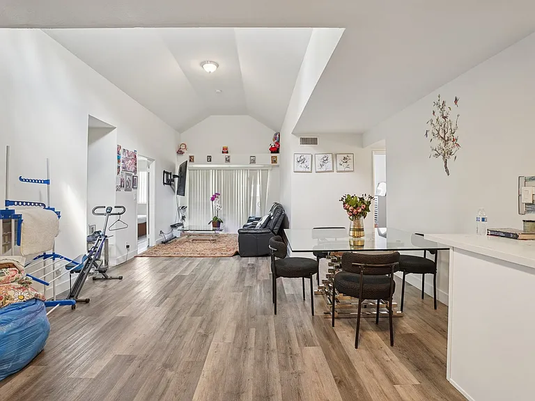 Sylvan Apartments — Photo 25