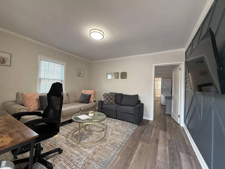 1008 Juniper St — Photo 1