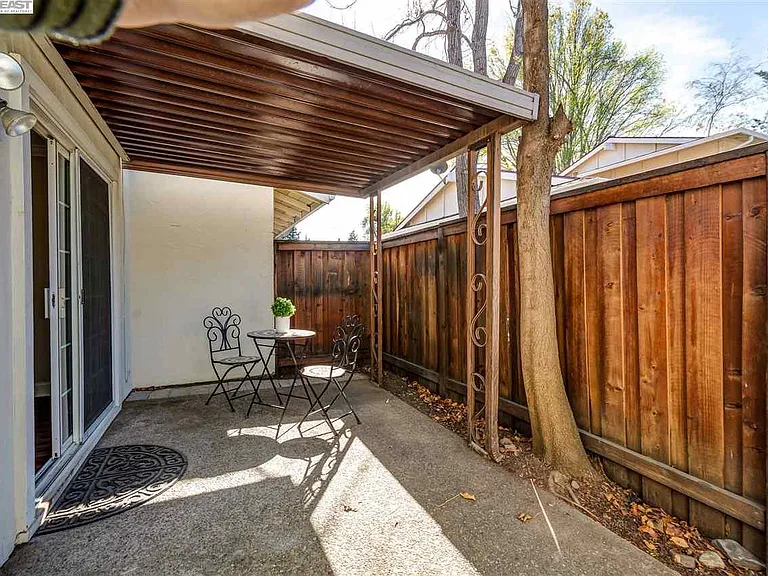 453 Carillo Ct — Photo 11