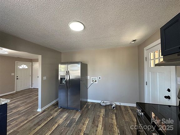 5th image of 502 E Maine Ave