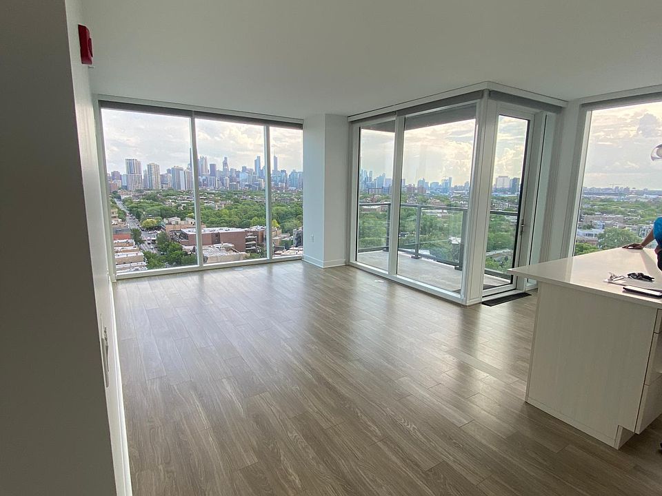 1st image of 2470 N Lincoln Ave #705