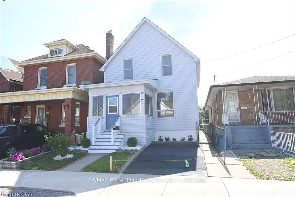 3 bed, $2,600 — Photo 1