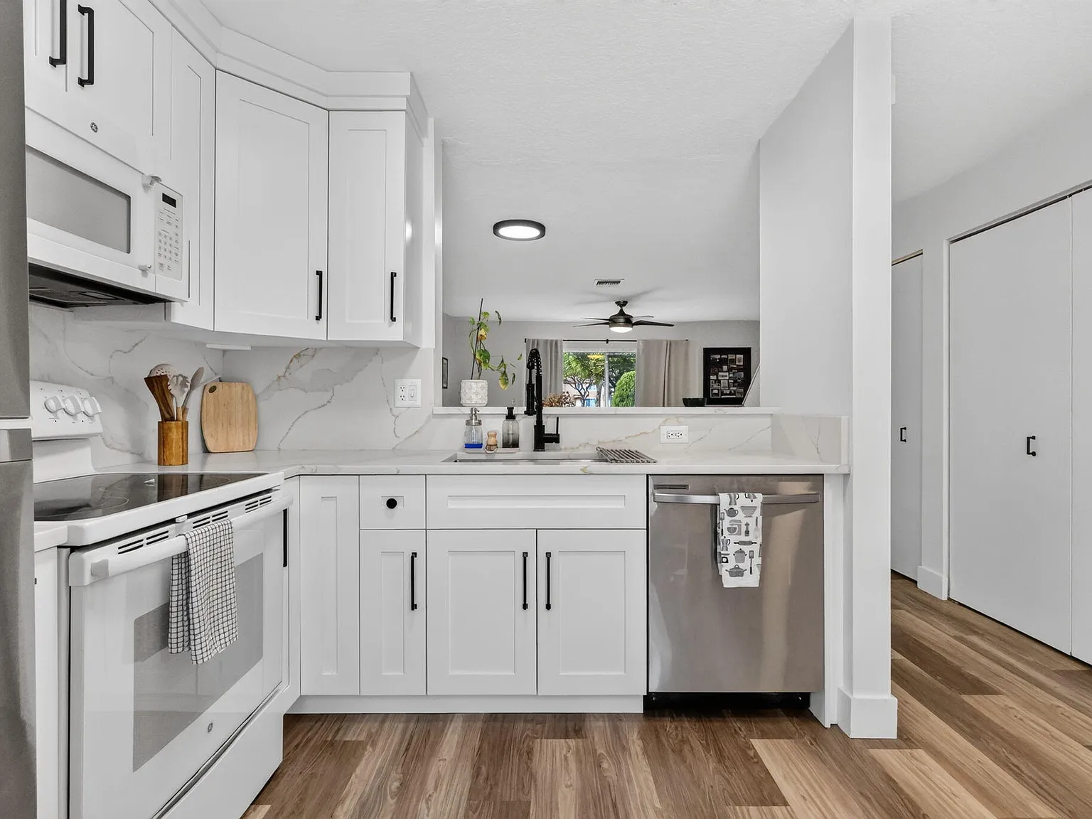 2 bed, 2.5 bath, 1122 sqft, $3,000 — Photo 3