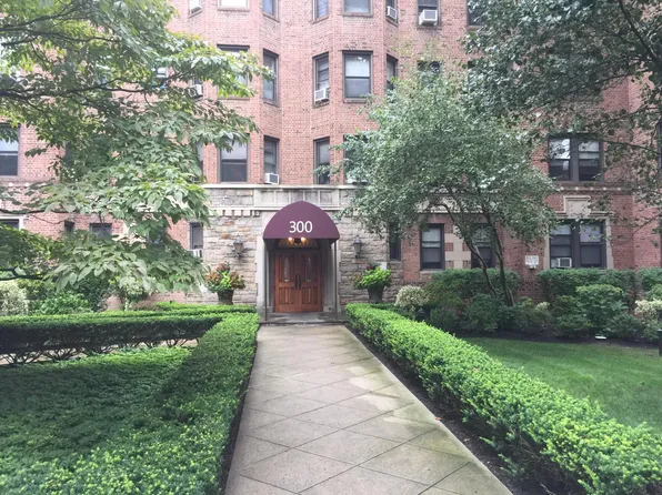 300 Main St, White Plains, NY 10601
