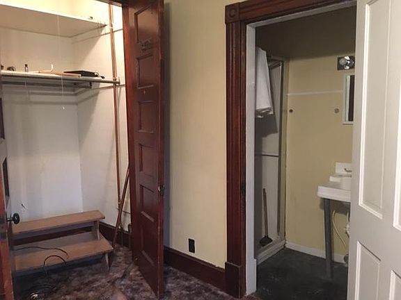 3rd image of 210 N 10th St