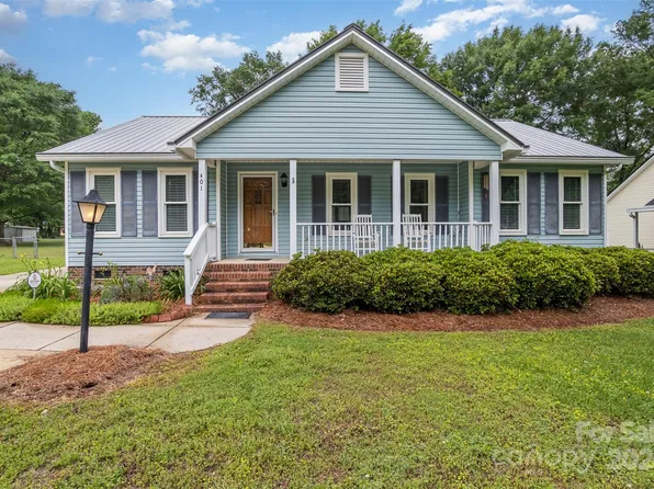 401 Woodside Dr, Harrisburg, NC 28075