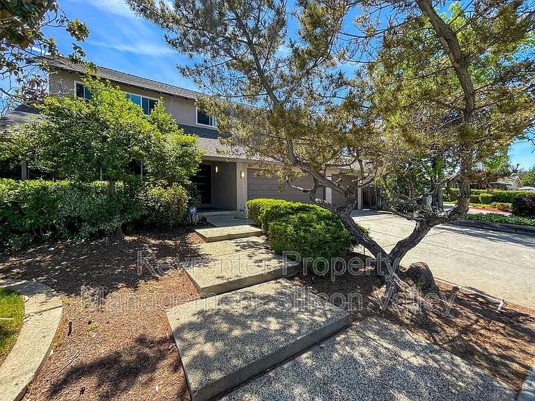 6701 Tannahill Dr — Photo 3