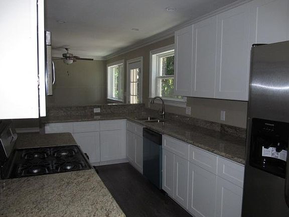 5th image of 3242 Hyman Pl
