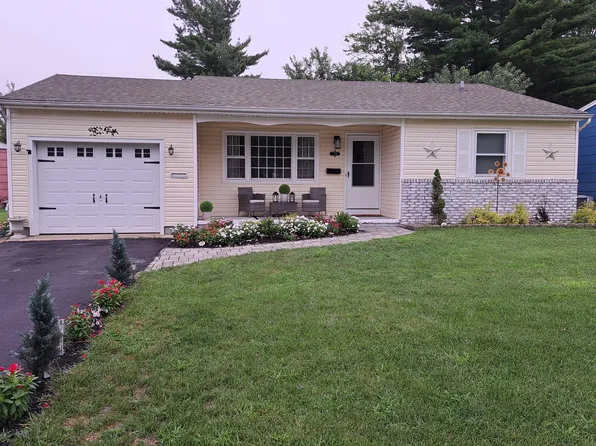 14 Sutherland Court, Toms River, NJ 08757