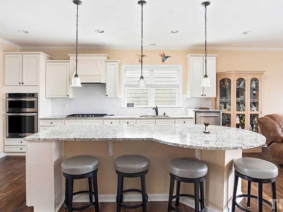4th image of 715 Gaston Manor Dr