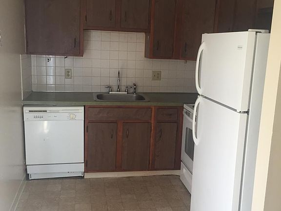 2nd image of 1133 McCarley Dr E