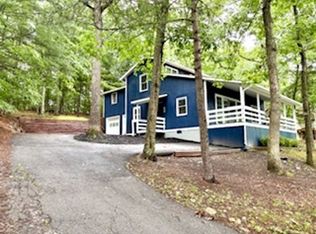 1078 Lakeview Dr, Cross Junction, VA 22625