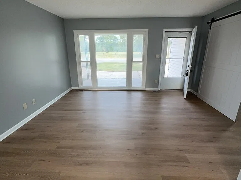 5300 S Seneca St — Photo 5