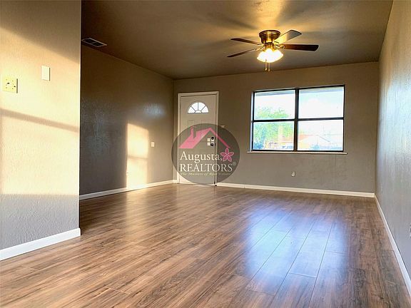 4th image of 4 Carson Cir