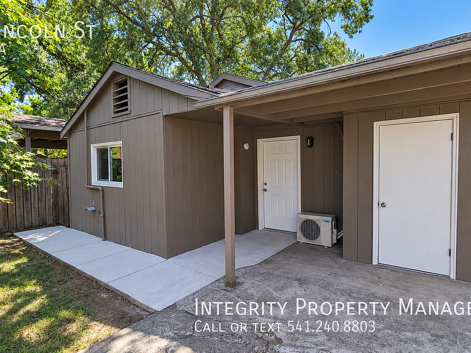 208 Lincoln St