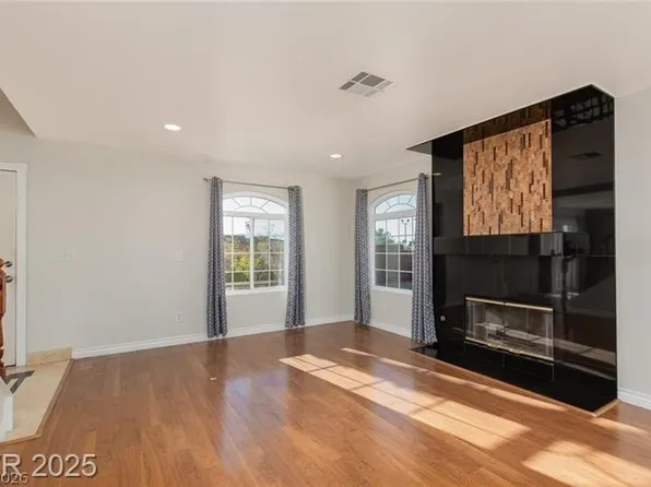 924 Angel Star Ln, Las Vegas, NV 89145