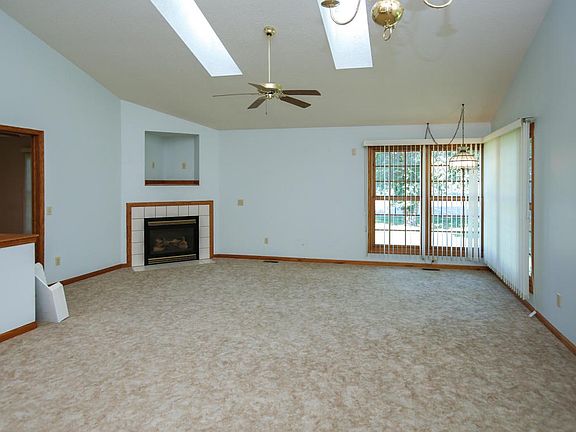 2909 hunters place-103