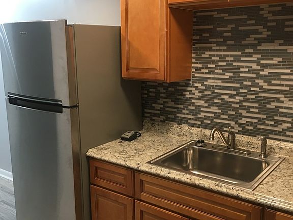 2nd image of 3307 Mayflower St APT 8