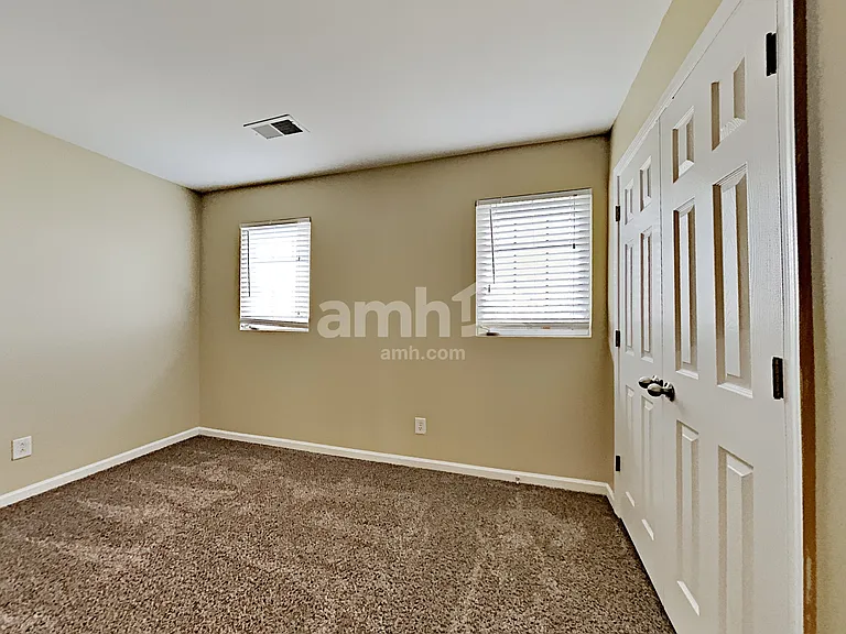 1048 Oakhall Dr — Photo 12