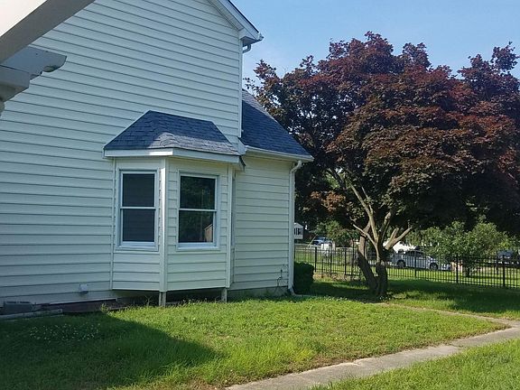 4th image of 208 Maryland Ave