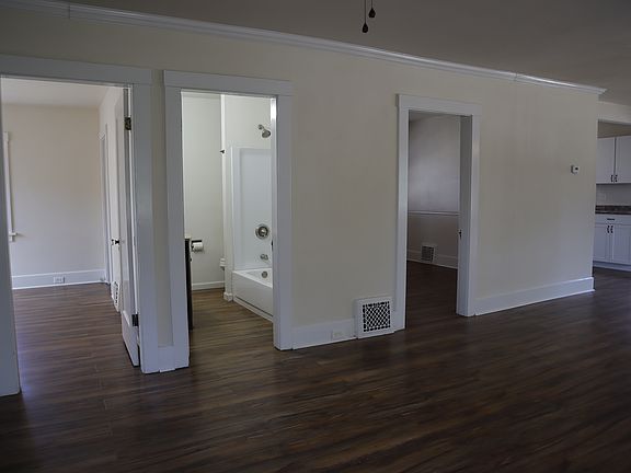 3rd image of 216 S 15th Ave