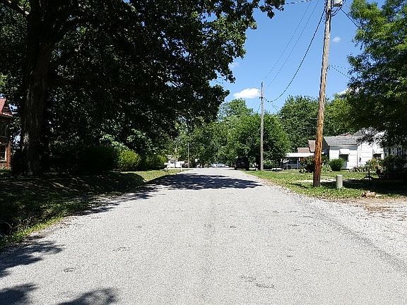 Exterior Neighborhood (street photo)