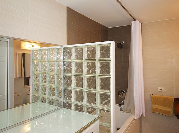 5th image of 1540 N Lasalle St APT 907