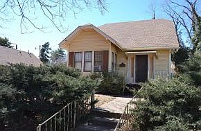 3rd image of 602 W 3rd St