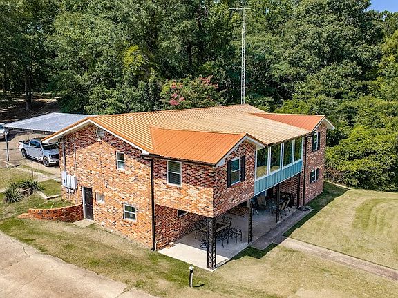 3rd image of 153 Cove Dr