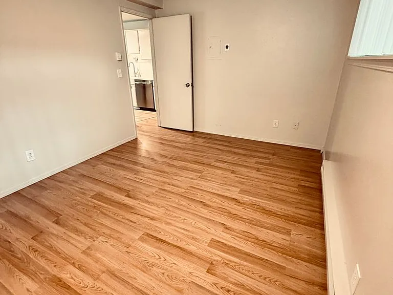 3430 Renton Pl S — Photo 9