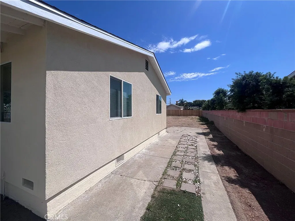 3 bed, 1436 sqft, $4,250 — Photo 3