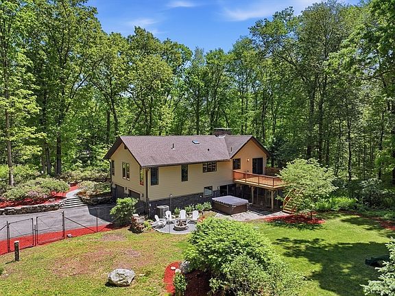 3rd image of 26 Dennis Cir