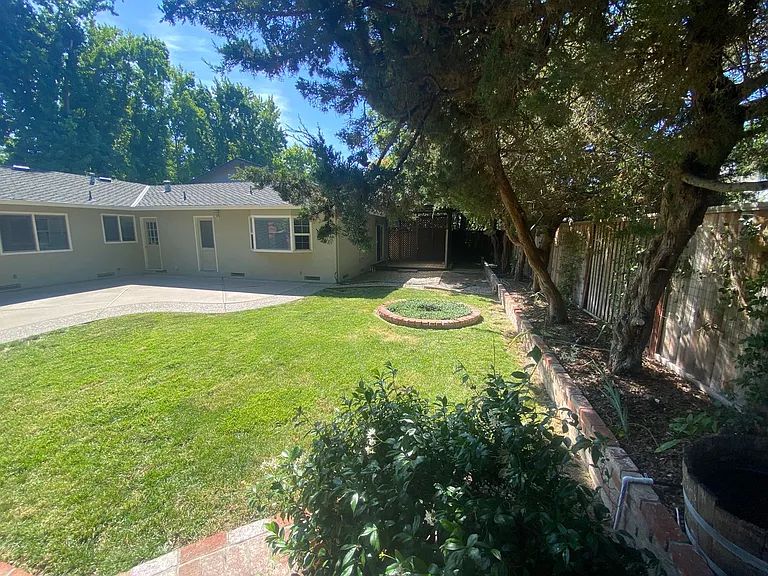 4653 Del Valle Pkwy — Photo 26