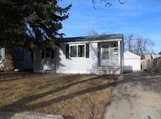 108 10th Ave NW, Minot, ND 58703
